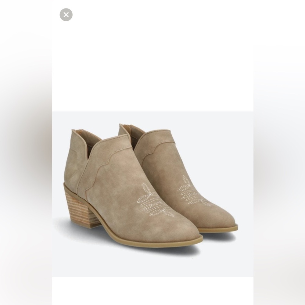 DV by Dolce Vita Tan Ankle Boots